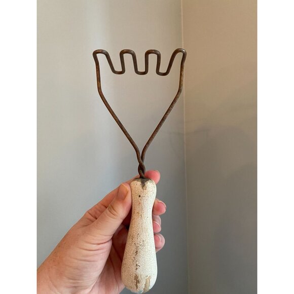 Vintage Rustic Wire Potato Masher With A Distressed Wooden Handle 10" Kitchen To - Picture 1 of 6